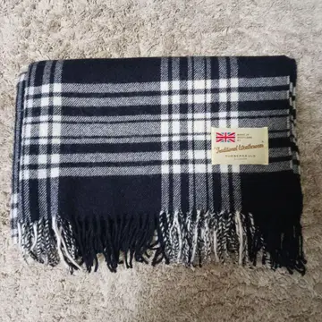 트래디셔널 웨더웨어 네이비 컬러 체크 머플러