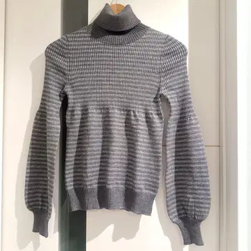 컨디션 최상 JILL STUART 실버 라메 스트라이프 터틀 니트 M