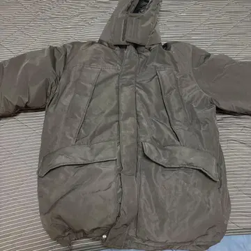 후드 부착 블랙 다운 자켓