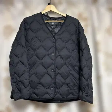 새상품급 유니클로 울트라 라이트 다운 릴랙스 자켓 블랙 M