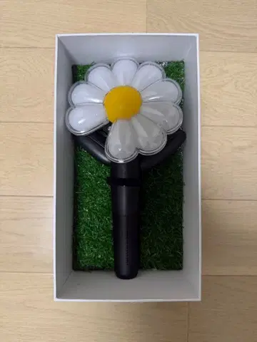 G-DRAGON 공식 응원봉 (트레이딩 카드 제외)