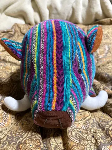 타월 살롱 카라카라의 멧돼지형 봉제 인형