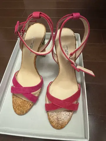 새상품 세븐투엘브서티 샌들 23.5cm