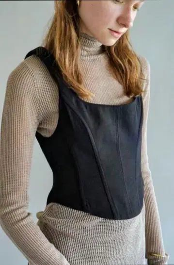 새상품급 CLANE BONE BUSTIER 블랙