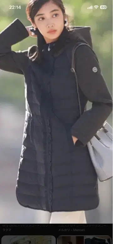 엠즈 그레이시 까멜리아 참 로고 와펜 후드 다운 프릴 코트