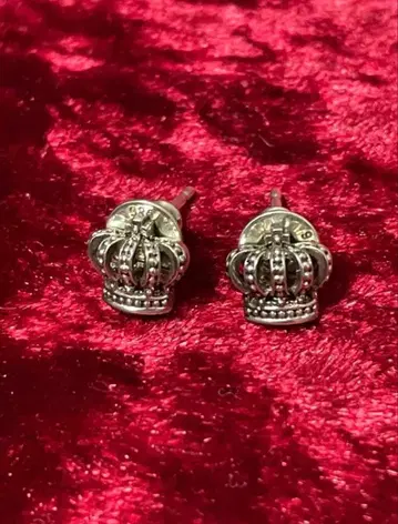 Justine Davis 크라운 귀걸이 세트