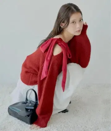 벨로아 리본 원숄더 루즈 니트