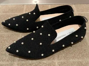 Offen 40 블랙 펄 장식 플랫슈즈