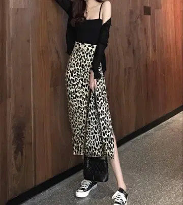 레오파드 무늬 니트 스커트