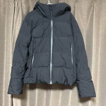 유니클로 심리스 다운 파카 자켓 M 사이즈