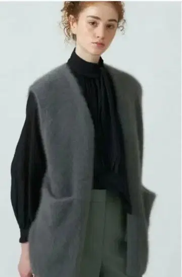 그레이 슬리브리스 베스트 포켓 부착