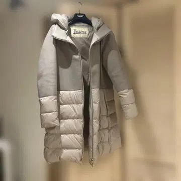 Herno 베이지 다운 자켓 후드 부착