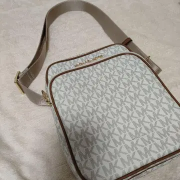 MICHAEL KORS 모노그램 숄더백