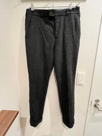 BEAMS 차콜 그레이 플란넬 슬랙스