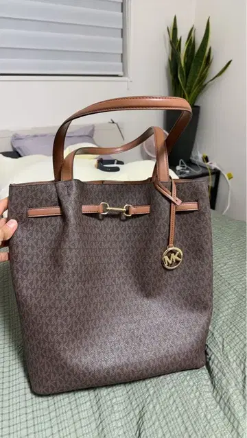 MICHAEL KORS 로고 토트백