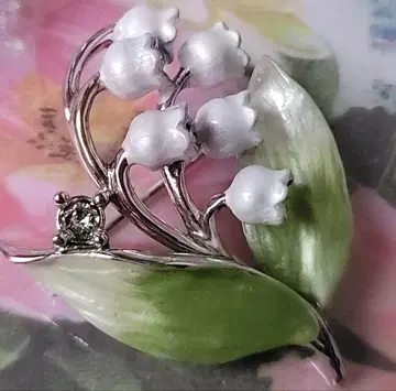 반돔 부티크 브로치 스즈란