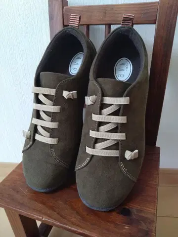 a.v.v 스웨이드 느낌 스니커즈