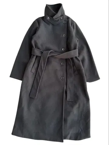 하이넥 버튼 디자인 코트