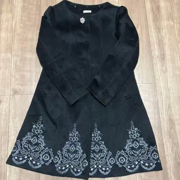 axes femme 롱 코트 블랙 자수 L 사이즈 노카라 A라인