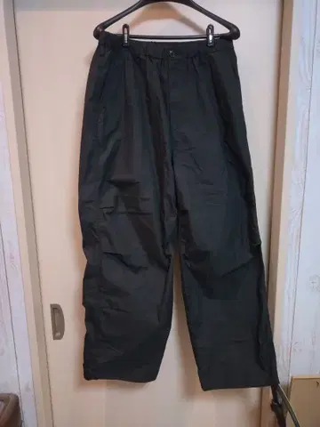 미사용품 UNIQLO C 블랙 와이드 파라슈트 팬츠 M 사이즈