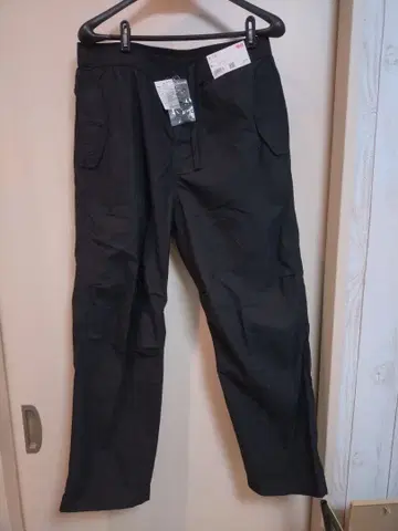 UNIQLO 파라슈트 팬츠 사이즈 M 블랙 미사용 새상품