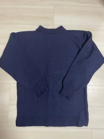 Guernsey 네이비 크루넥 스웨터 사이즈 42