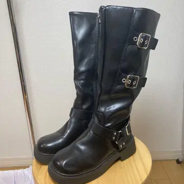 롱 부츠 버클 포함 지퍼 통굽 블랙