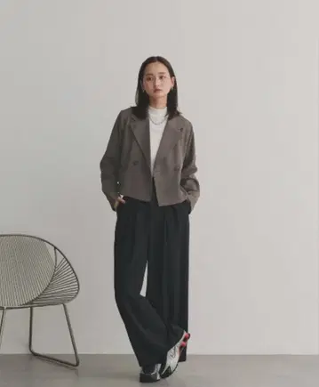 숏 기장 테일러드 더블 자켓