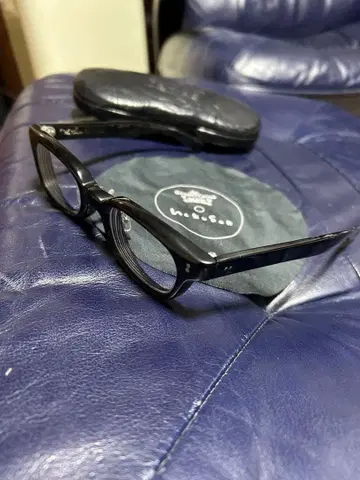 hakuSan 텐더로인 블랙 캣아이 안경 케이스 포함