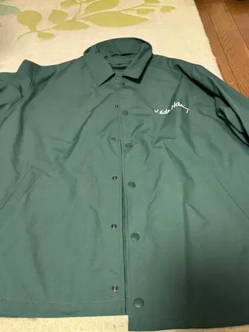 다크 그린 나일론 자켓