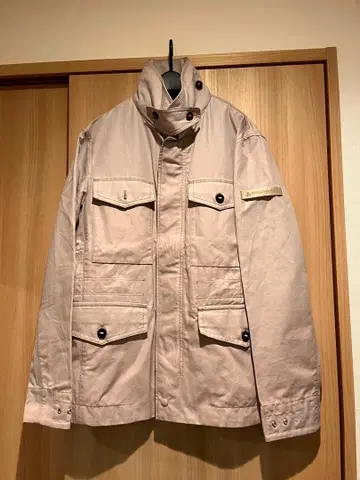 퓌테리 버튼 떨어진 곳 있음 베이지 밀리터리 자켓