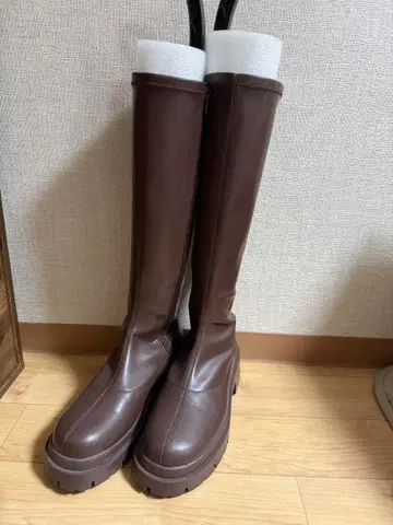 브라운 통굽 롱 부츠 헤더