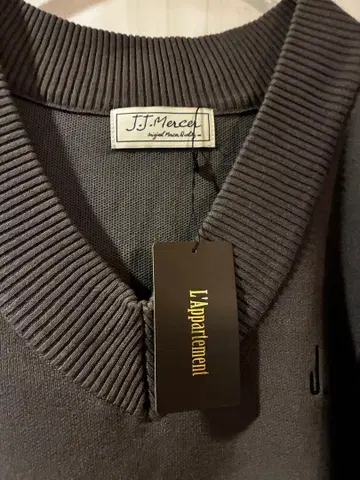 J.J.MERCER/제이제이머서 V NECK KNIT