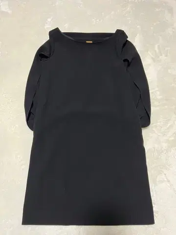 MUSE de Deuxieme Classe 벌룬 슬리브 블랙 원피스