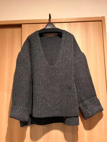 야누크 YANUK 울 그레이 V넥 스웨터 F 사이즈