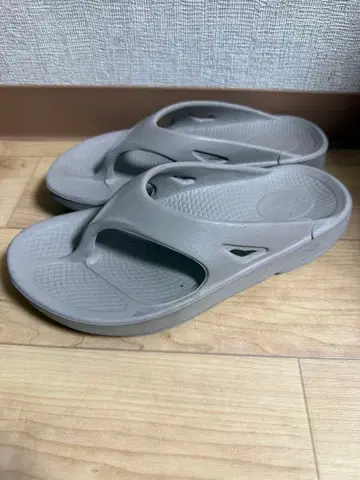 Oofos 샌들