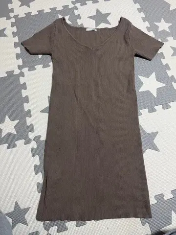 GYDA 브라운 V넥 반팔 미니 원피스