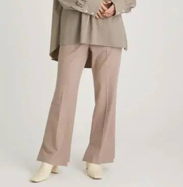 [택 포함 새상품] FRAY I.D 슬릿 플레어 팬츠 사이즈 1 베이지