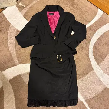 블랙 스커트 수트 레이스 밑단 포함