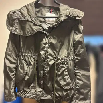 Moncler 후드 부착 자켓 올리브 그린