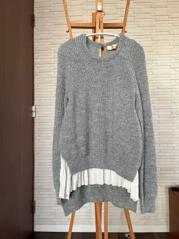 VOUS ETES 그레이 리브 스웨터