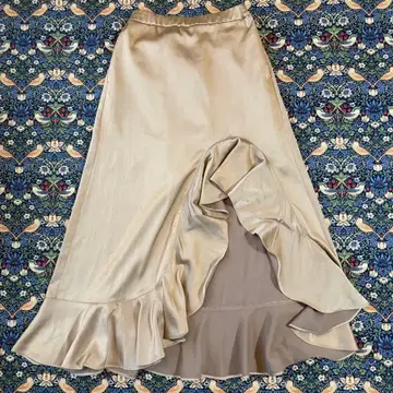 PAMEO POSE Courtney 새틴 스커트 프릴