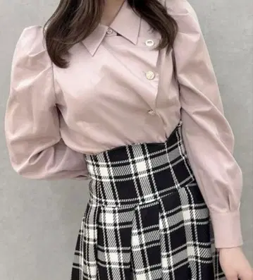 dazzlin 멀티 버튼 디자인 블라우스