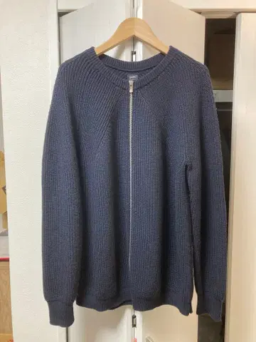 Batoner SHIPS Exclusive 네이비 니트