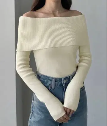 louere 와이드 오프숄더 긴팔 니트탑 아이보리 M 사이즈