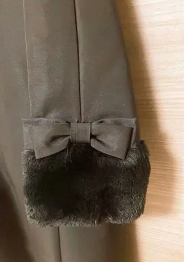 퍼 카라 부착 롱 코트