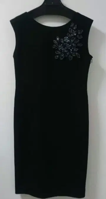 Diagram(그레이스 콘티넨탈) 백 프릴 무릎 기장 원피스