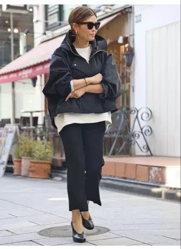 두지엠 클라세 후드 부착 블랙 자켓