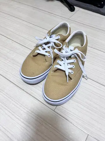 Vans 베이지 스니커즈 V320