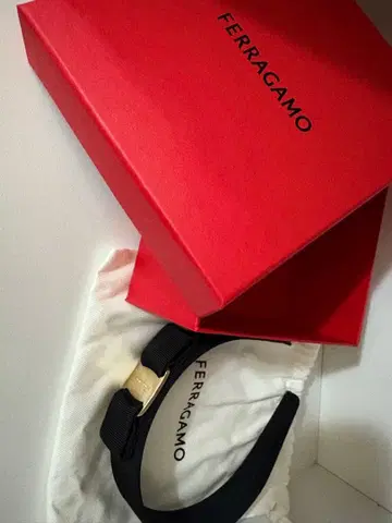 FERRAGAMO 블랙 리본 머리띠